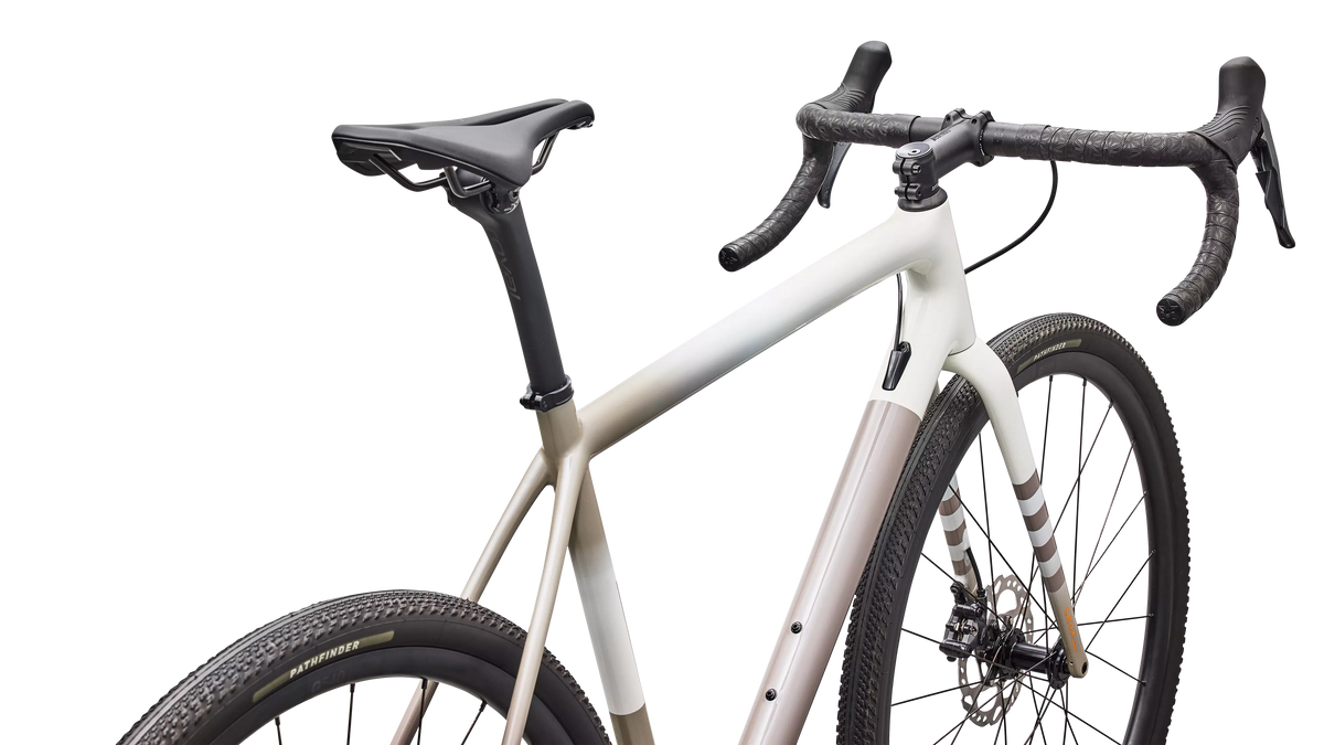 Crux Comp - Dune White / Sandstone Metallic / Desert Metallic / Orange Zest