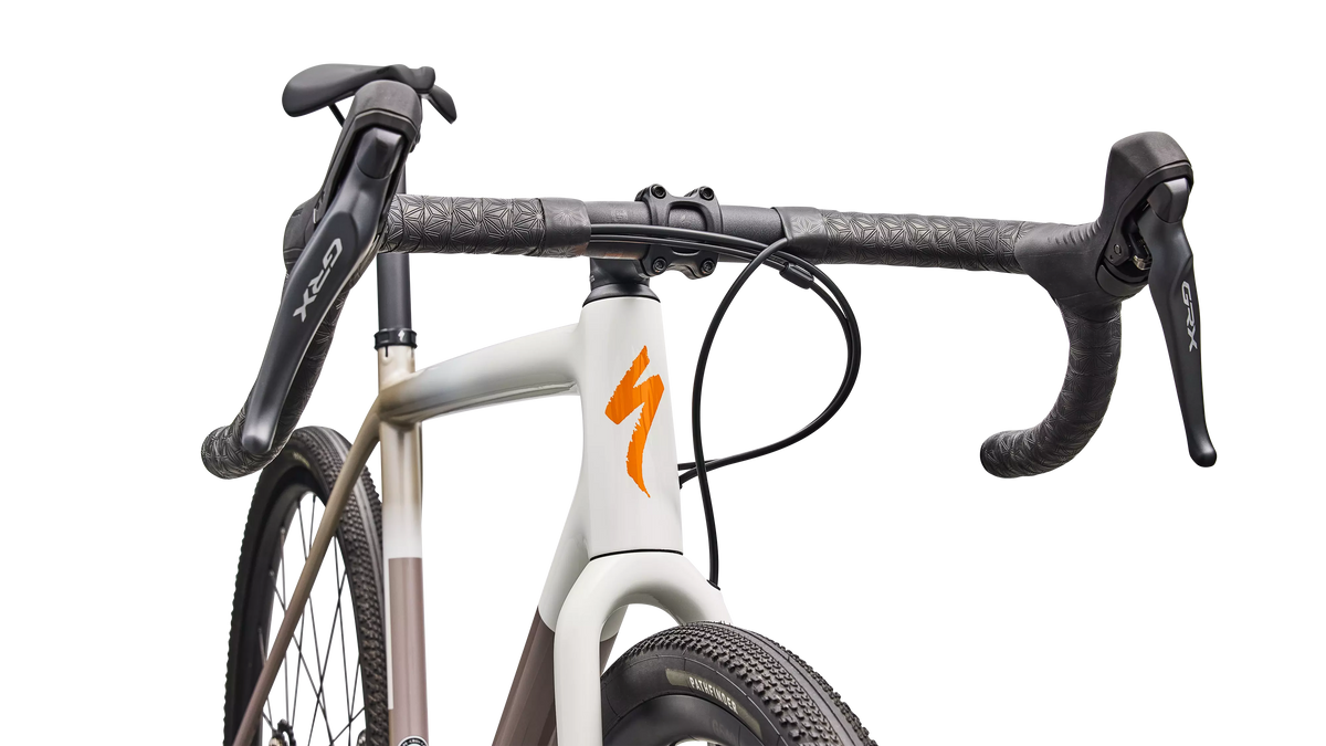 Crux Comp - Dune White / Sandstone Metallic / Desert Metallic / Orange Zest